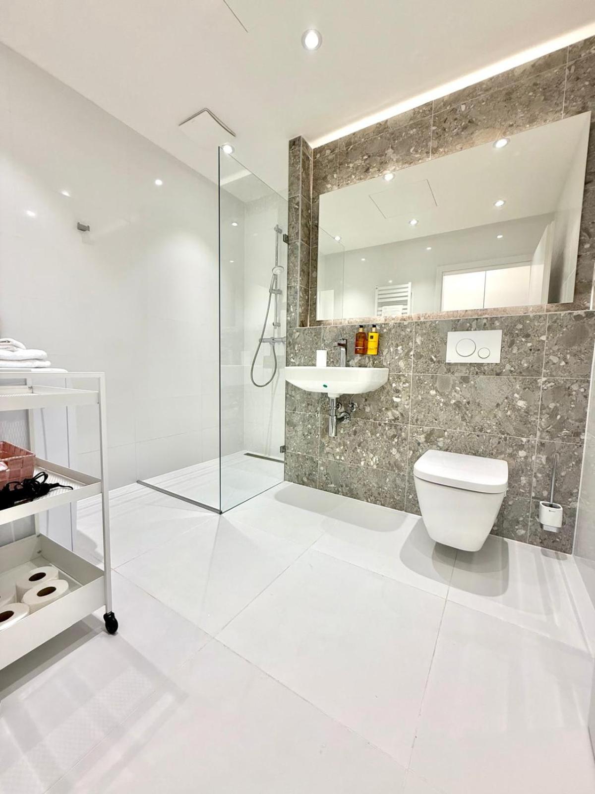 City Relax Apartments With Free Parking, 10 Mins Walk To City Centre Brno Bagian luar foto